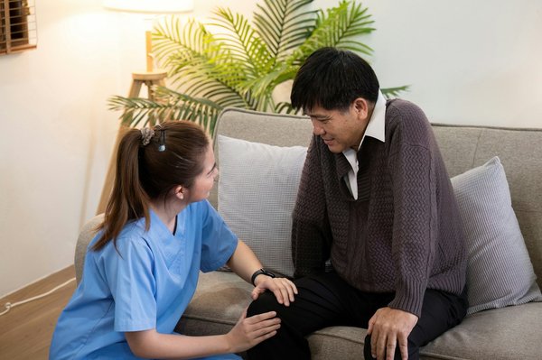 Qui peut dispenser de l'activité physique adaptée aux patients ?